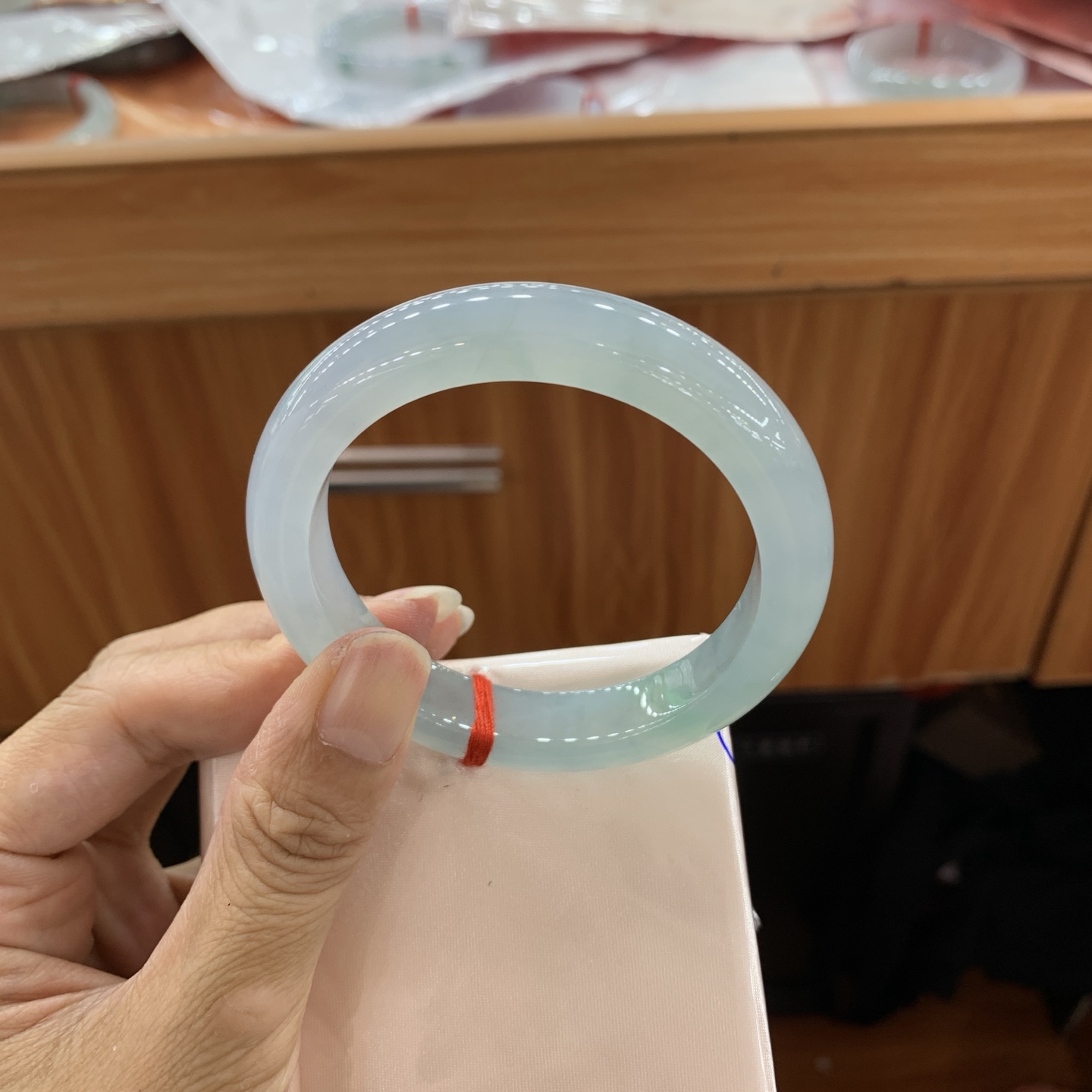 蓝胶飘绿花正圈翡翠手镯 54.3-12-9