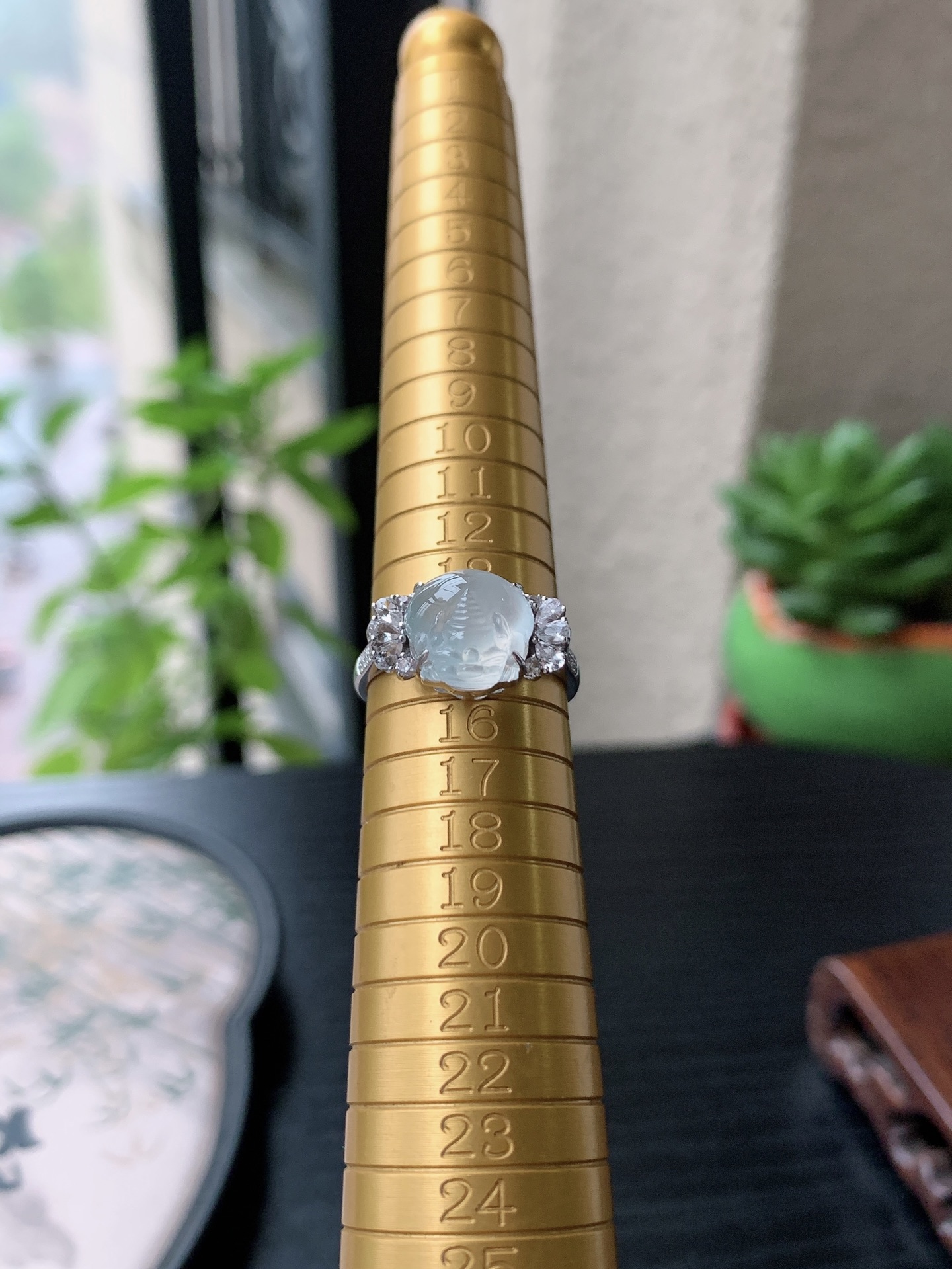 18k金镶嵌老坑冰种胶感白月光貔貅戒指 裸石尺寸:10-10-4.6mm