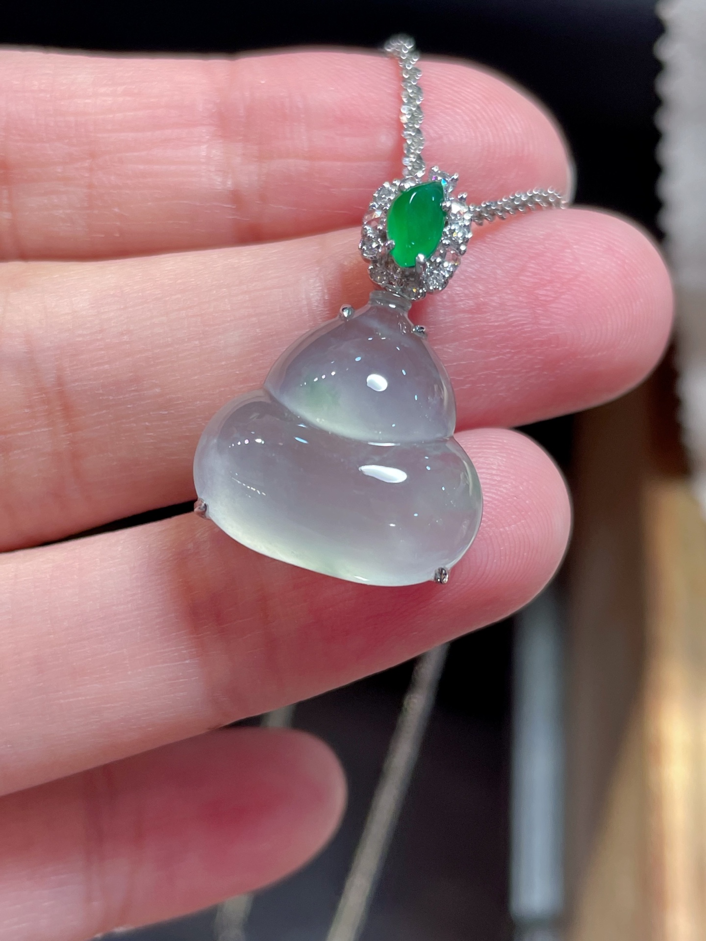 ️ 翡翠冰种飘花葫芦吊坠，起荧光，种水好好裸石很饱满，专挑好品相，18k镶嵌，17.2-17.8-6.7