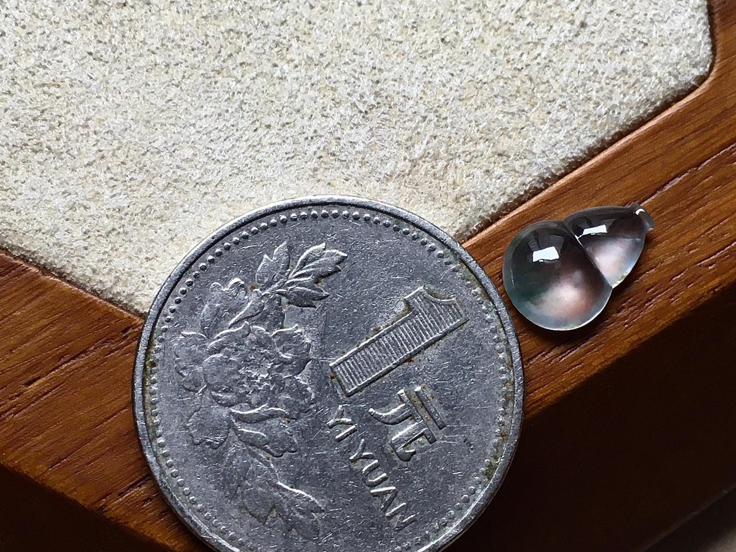 玻璃种飘花葫芦 品质，冰透感十足，尺寸10.5*7.2*3