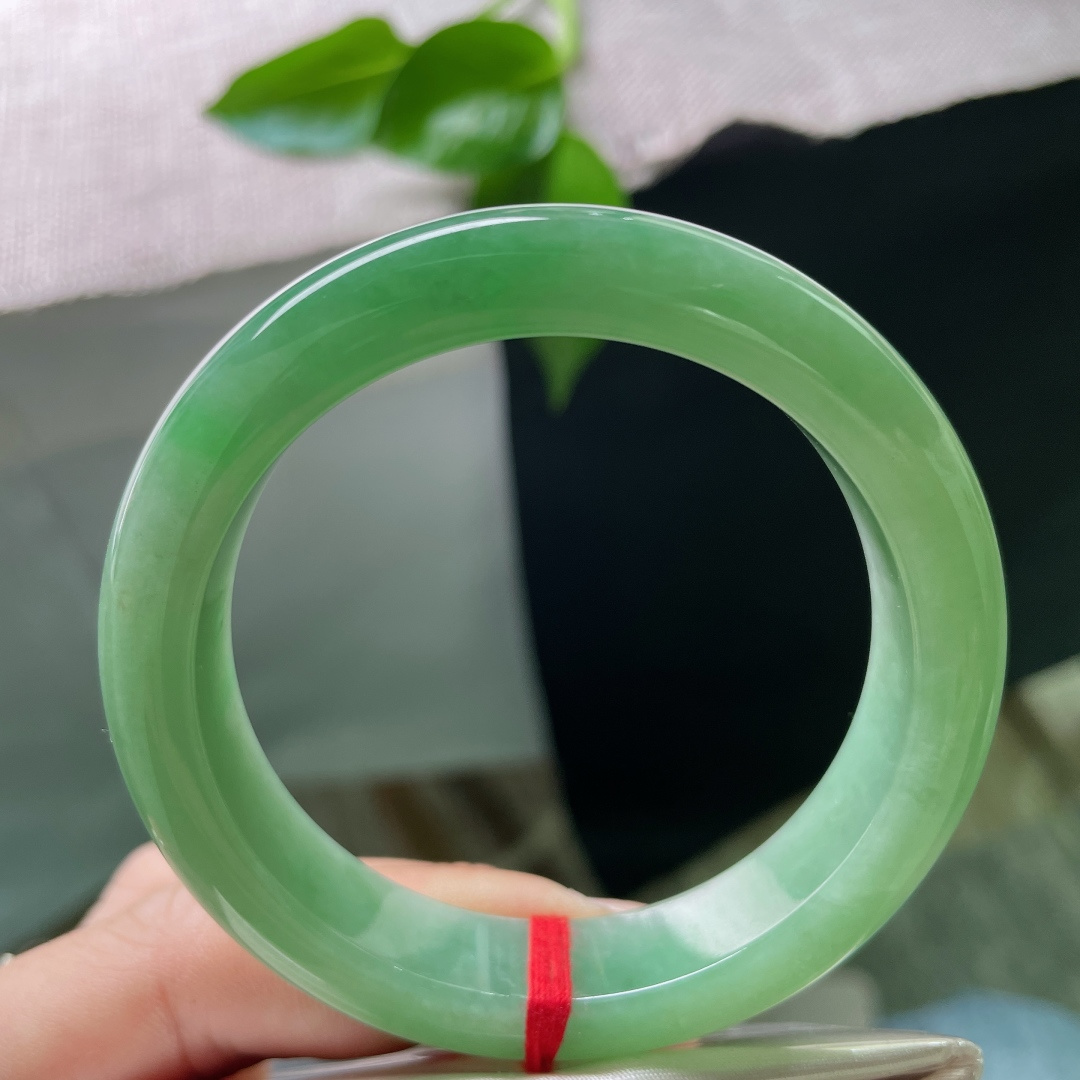 53/12.3/8.4，满绿正圈，青绿苍穹，灿若盛夏，水润，种老，一点棉线。ss53440a