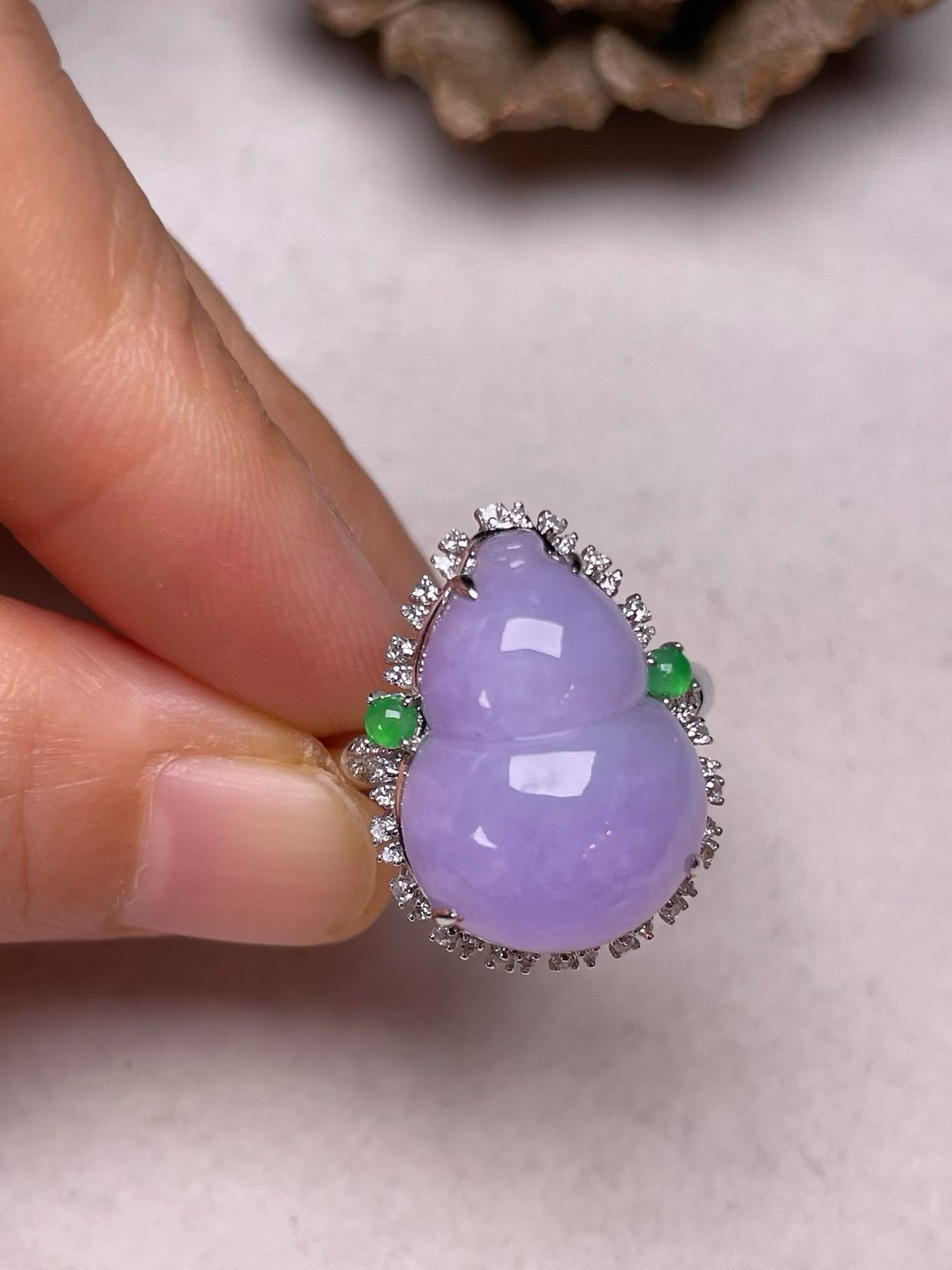 冰种紫罗兰【葫芦戒指】真金真钻镶嵌，种水好，玉质细腻 .裸石尺寸 17.5*12.7