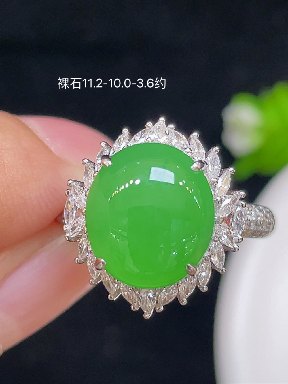 ️【高冰阳绿，戒指】大件饱满，通透水润，玉质细腻，翠色鲜艳，18k金奢华钻石镶嵌️，11.2-1