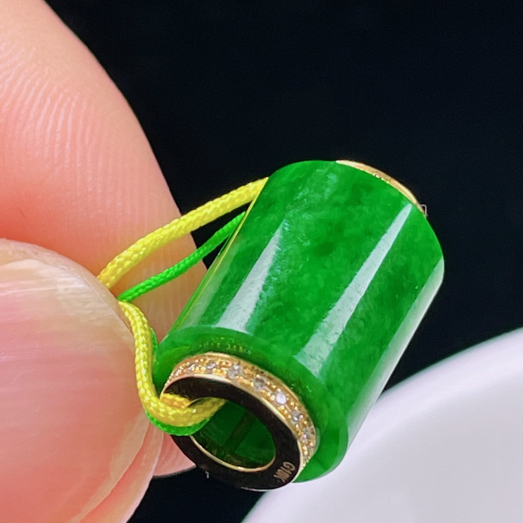 ️辣绿路路通，老种起光，细底通透，尺寸：17/10.7mm0617