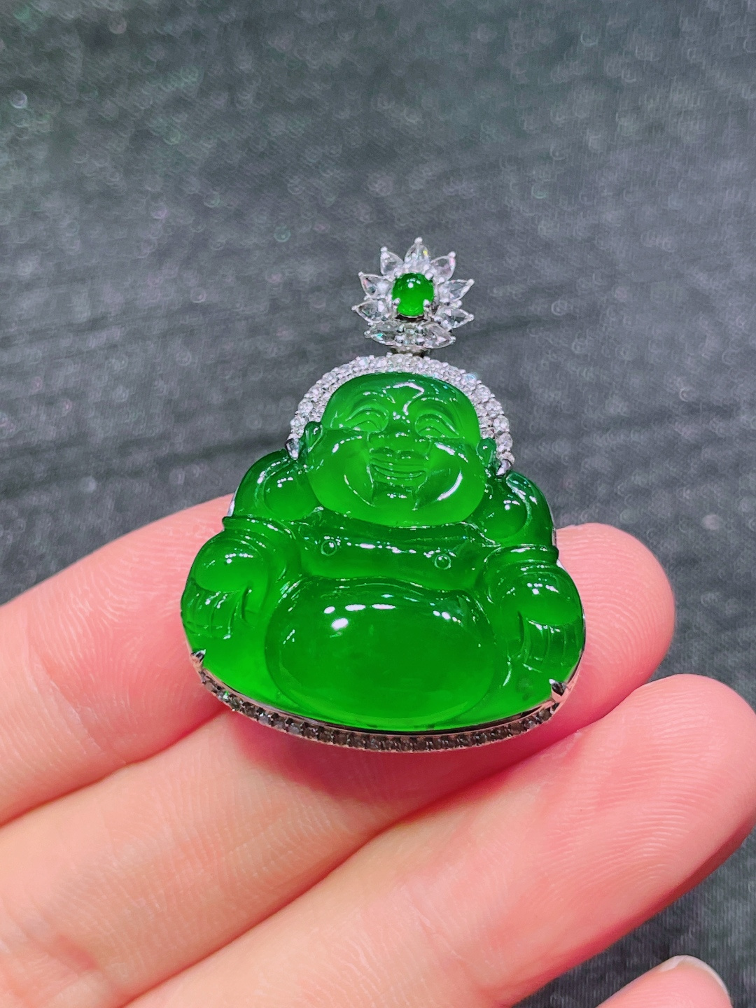 ️绿佛公吊坠，晶莹剔透，新颖时尚，无裂，22.4-25-4