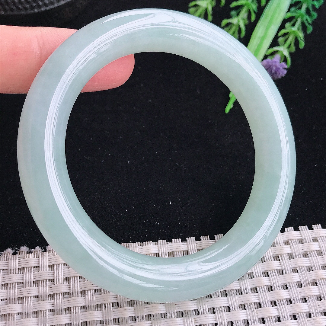 实拍A货翡翠54.8/11老坑冰纯起胶晴底天空蓝圆条手镯平安镯翡翠玉镯