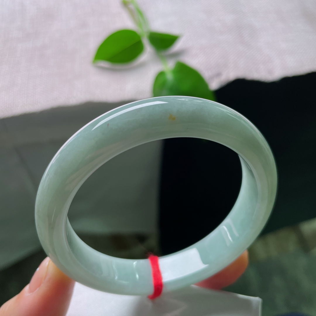 56.3/12.5/7.8，绿底正圈，底子干净清爽，细润。佩戴温婉，洒金，无裂，ss54097a