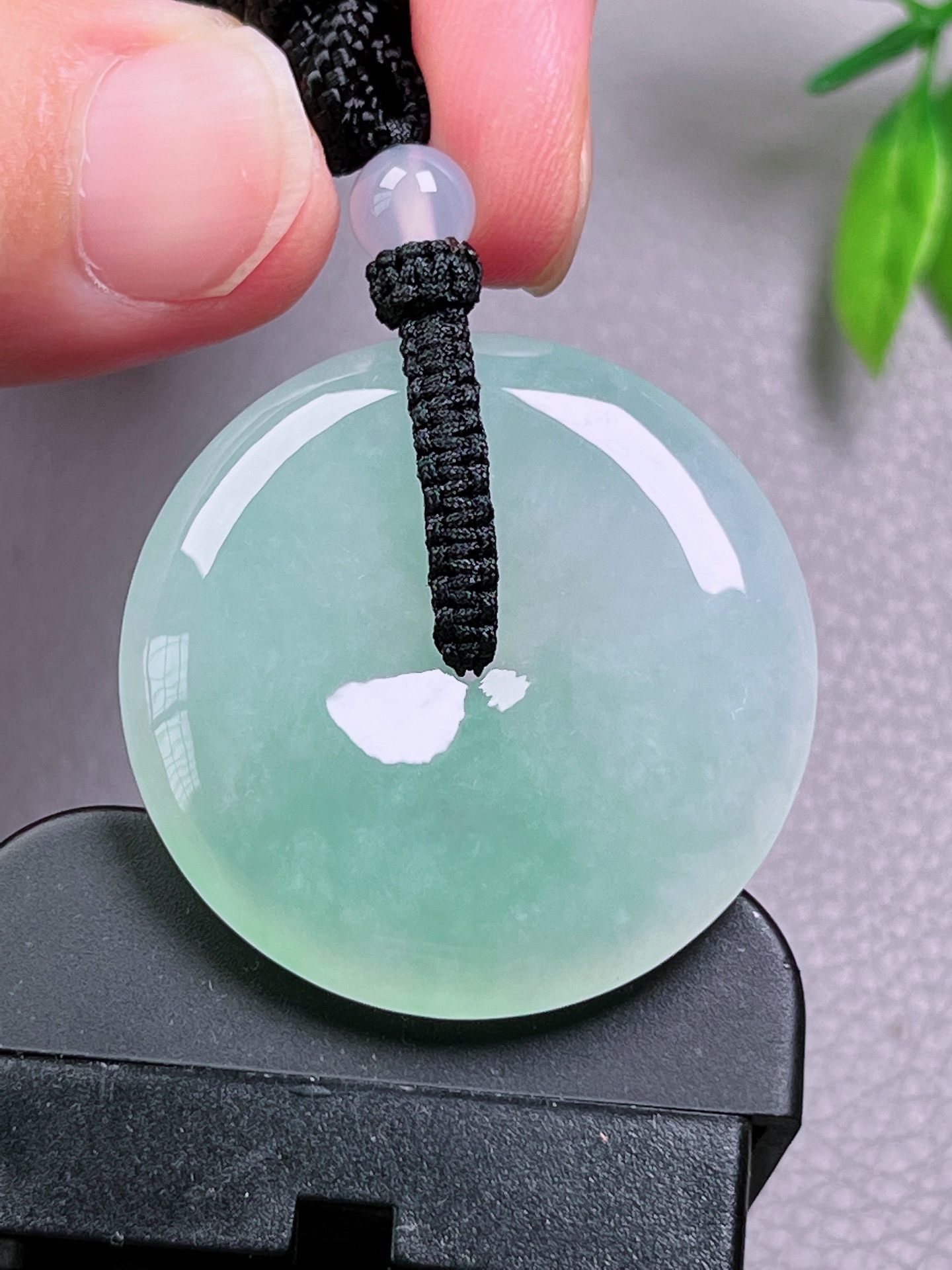 高冰种平安扣，无裂，油润清爽，起荧光，尺寸：33.9-6.1