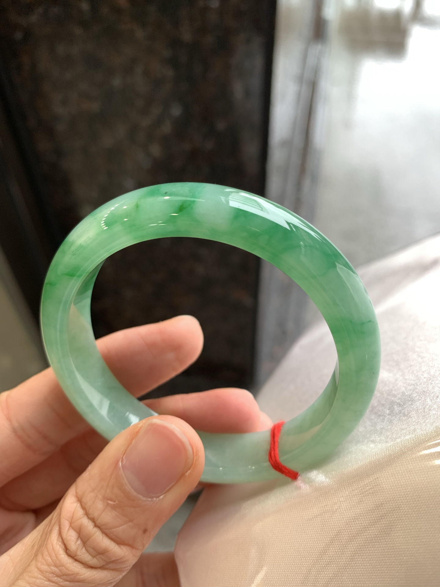 正圈飘绿 无裂 尺寸：53.7/12/7.8 色辣