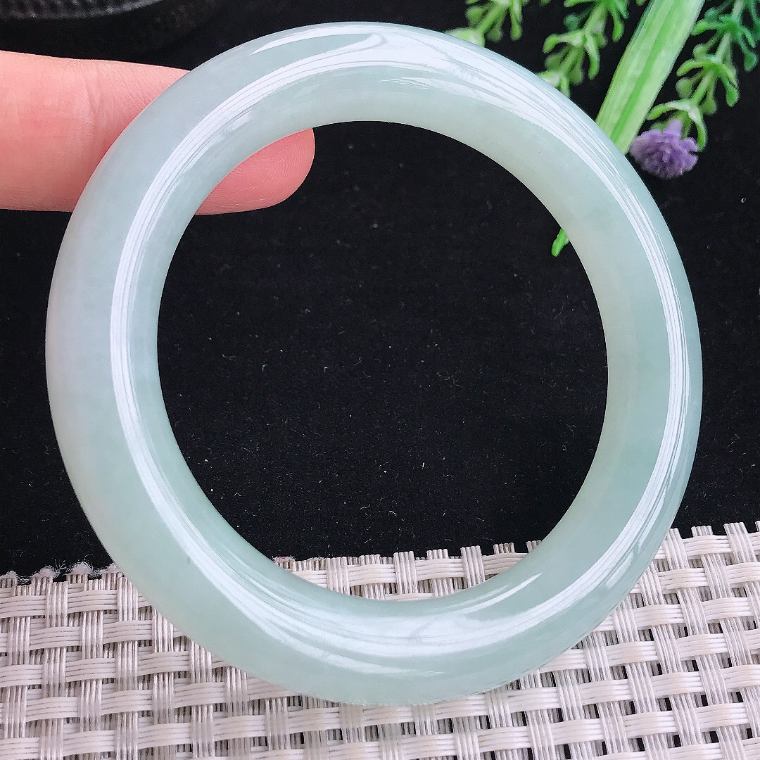 实拍A货翡翠54.8/11老坑冰纯起胶晴底天空蓝圆条手镯平安镯翡翠玉镯