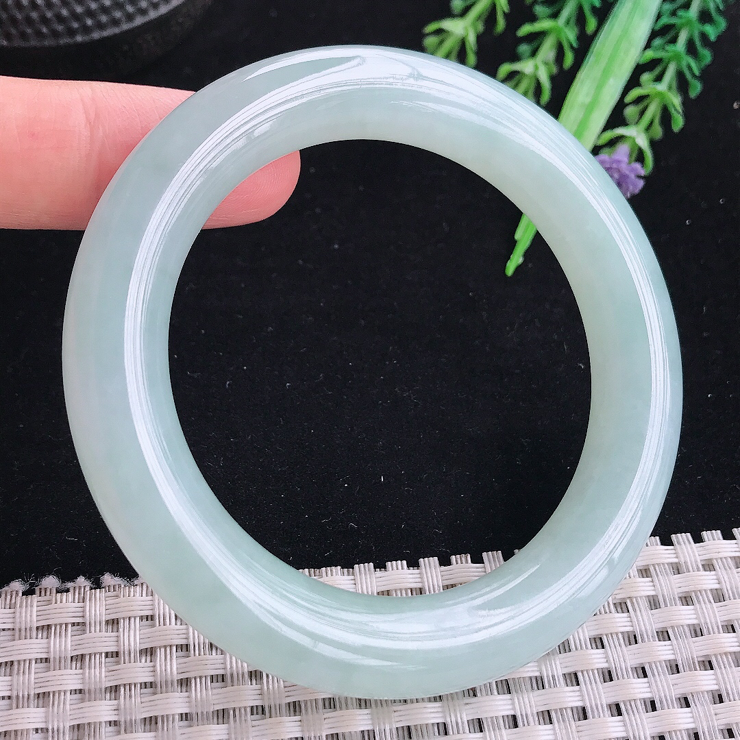 实拍A货翡翠54.8/11老坑冰纯起胶晴底天空蓝圆条手镯平安镯翡翠玉镯