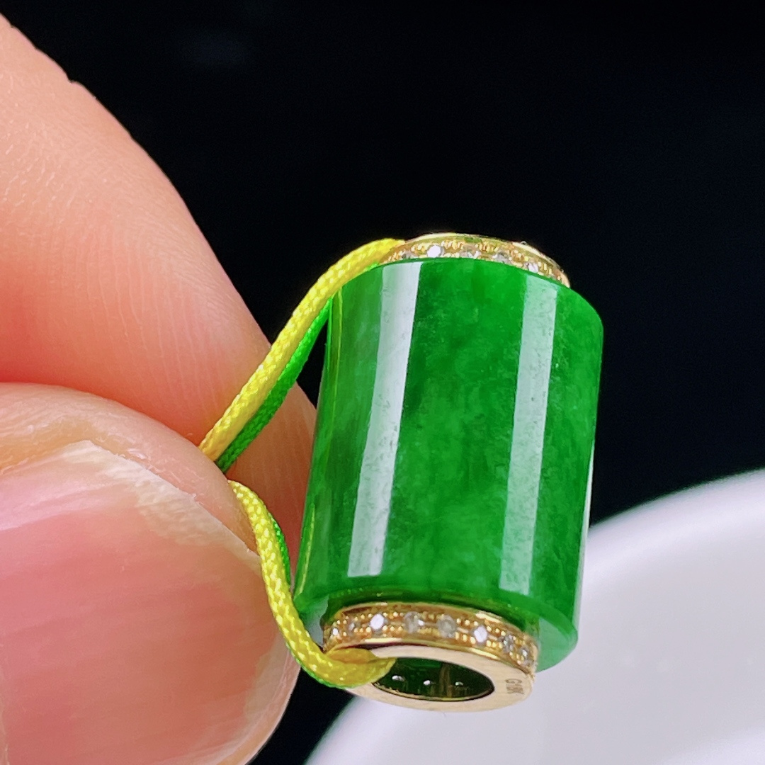 ️辣绿路路通，老种起光，细底通透，尺寸：17/10.7mm0617