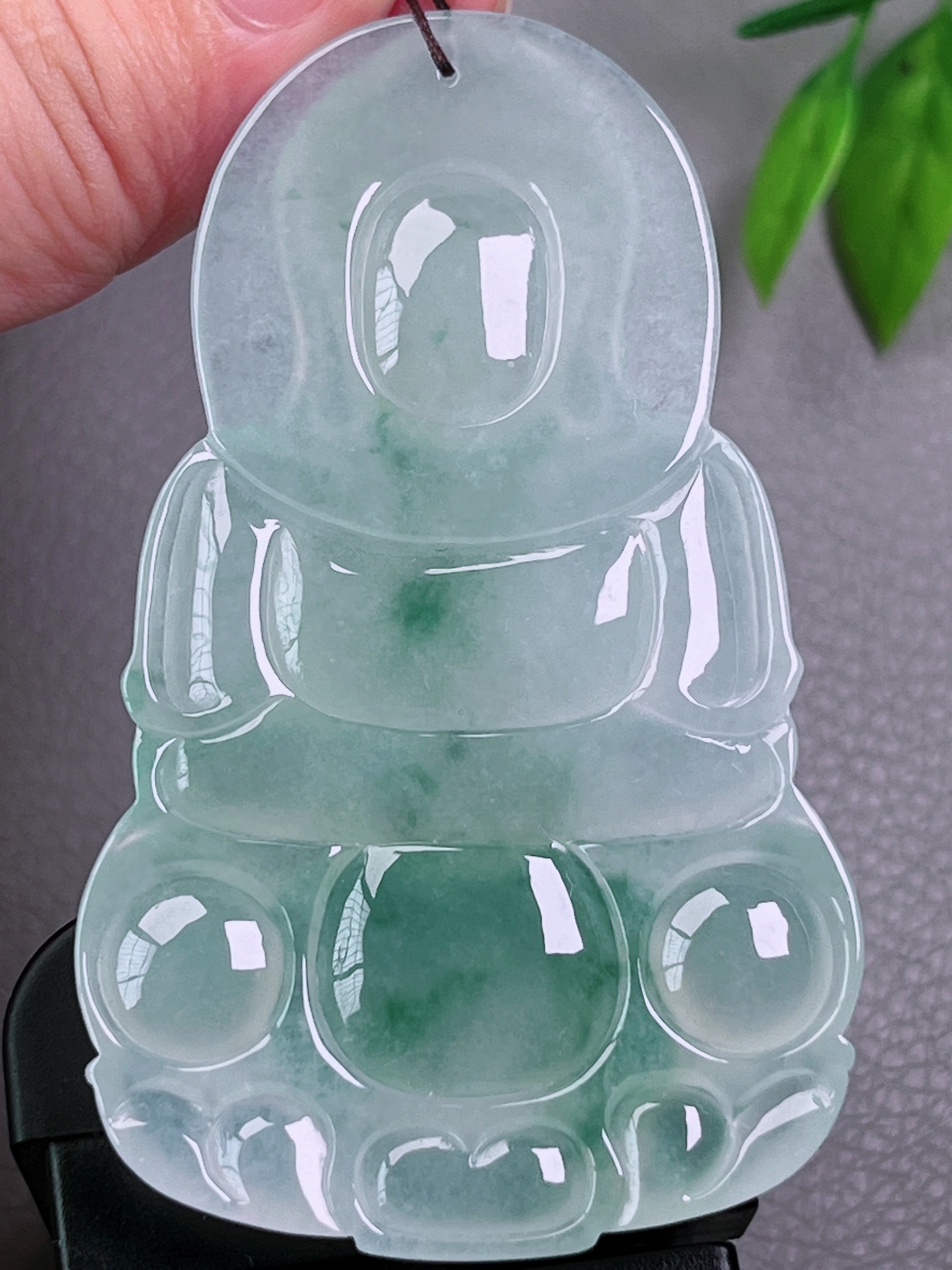 高冰种飘花超大观音，无裂，油洁醇厚，冰透水润，起荧光，尺寸：69.9-42-6.5