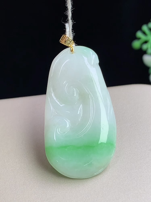 18k金镶飘绿如意，无裂，尺寸34-18-4.7mm，L17oya