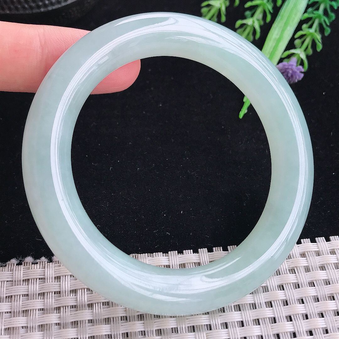 实拍A货翡翠54.8/11老坑冰纯起胶晴底天空蓝圆条手镯平安镯翡翠玉镯