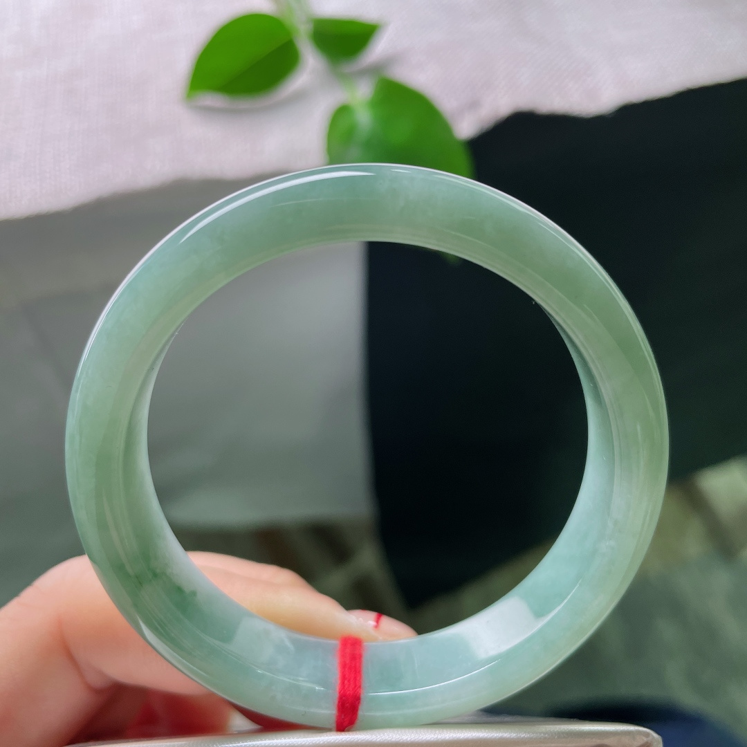 52.5/11.9/7.4蓝底正圈，水润细腻，清雅，佩戴优雅大方，一点皮纹，ss54400a