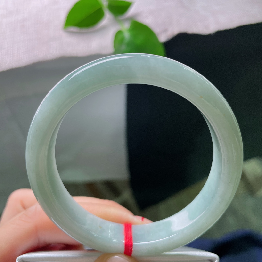 56.3/12.5/7.8，绿底正圈，底子干净清爽，细润。佩戴温婉，洒金，无裂，ss54097a