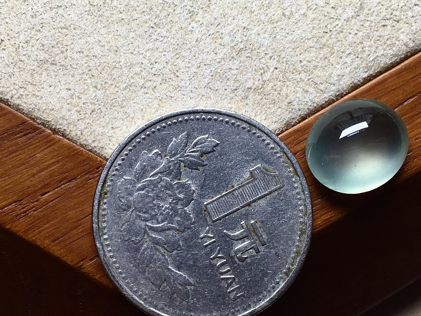 ️ 玻璃种底色蛋面 底色漂亮，冰透感十足，尺寸12*10.4*5.5
