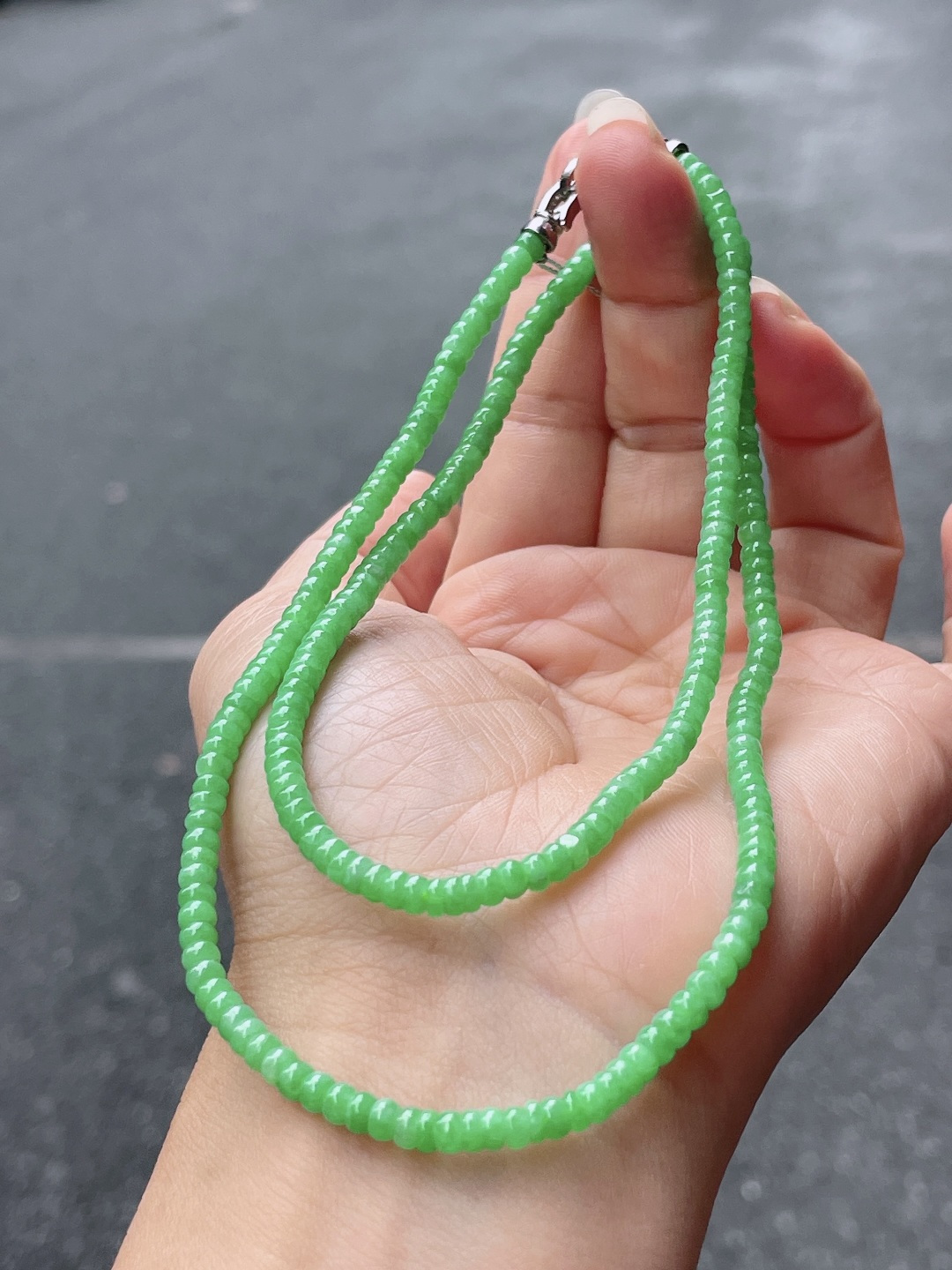 冰阳绿算盘珠珠链 色泽浓郁，种老水润 尺寸：3.7，248颗