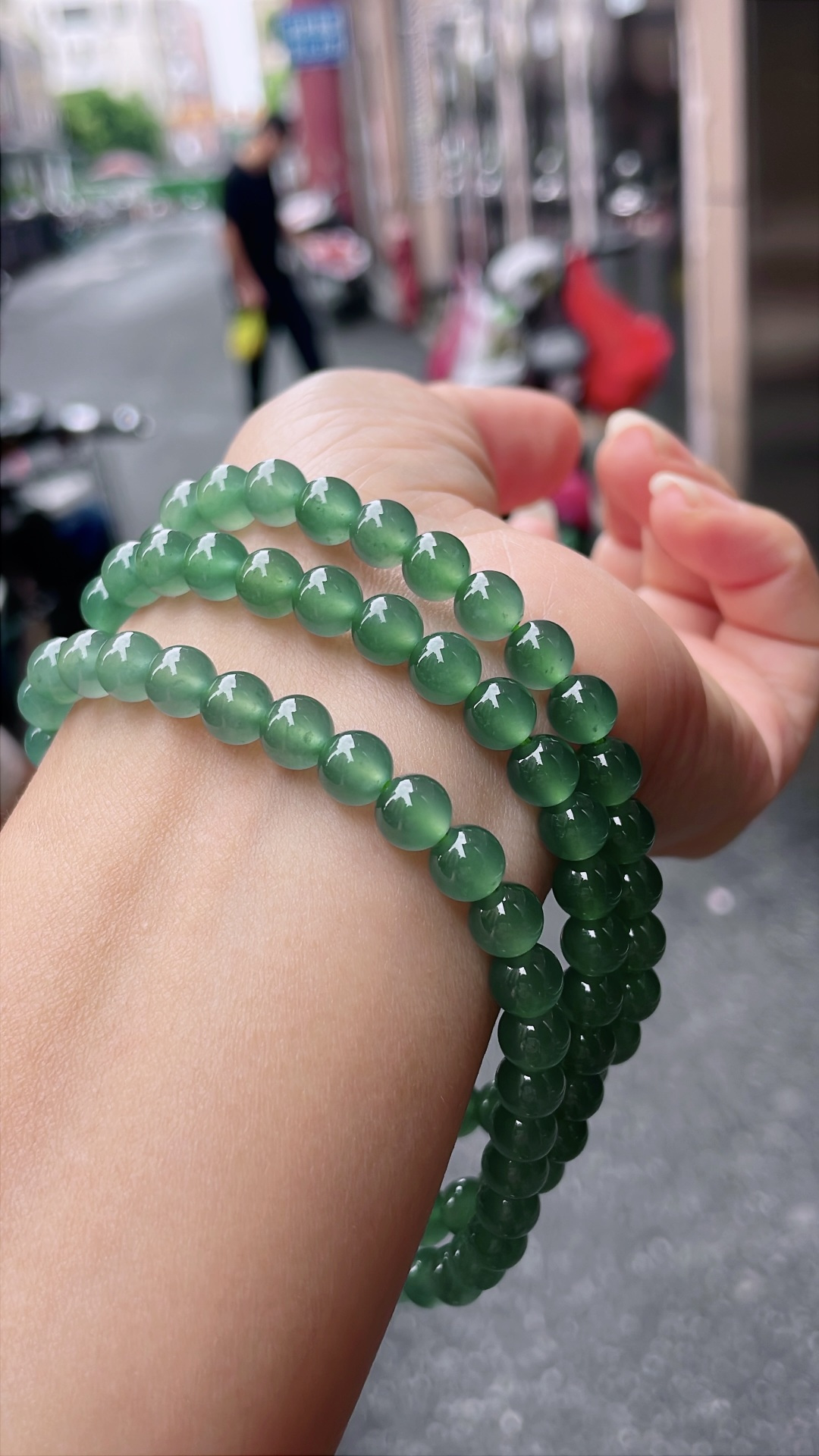 晴绿珠链 色泽浓郁，油润起胶 尺寸：6.8，100颗