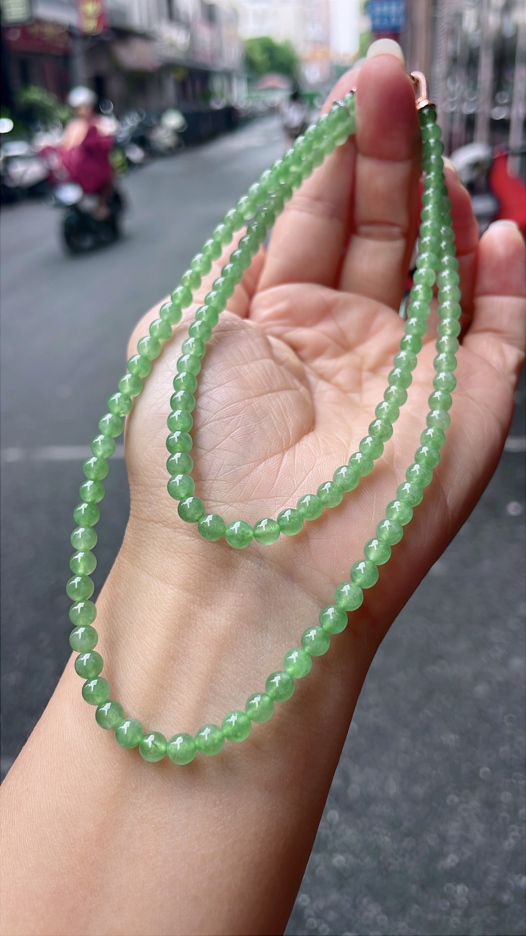 冰绿珠链 色泽甜美，珠圆玉润 尺寸：4.7，137颗