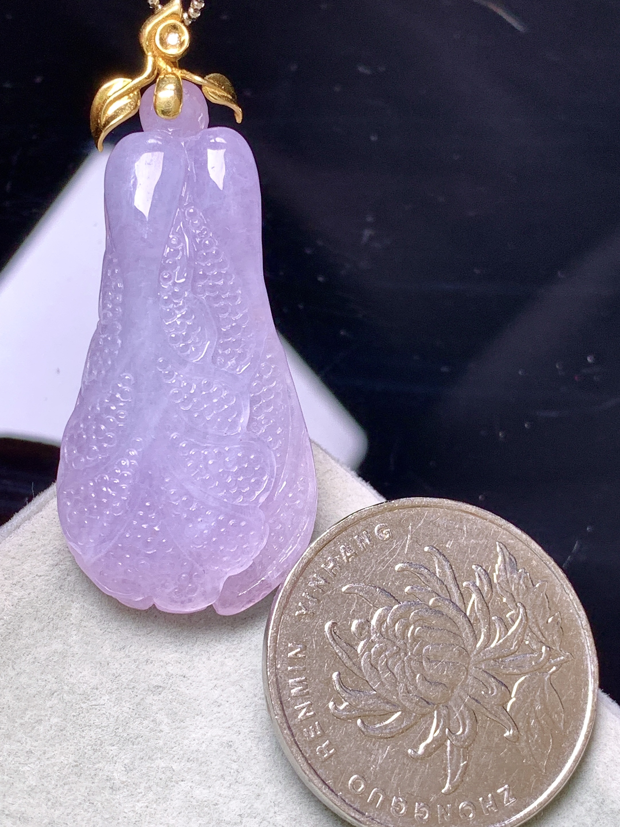 18k金镶嵌紫罗兰白菜吊坠 玉质细腻 色泽艳丽清新 整体尺寸45.5*19.2*9.2  c1