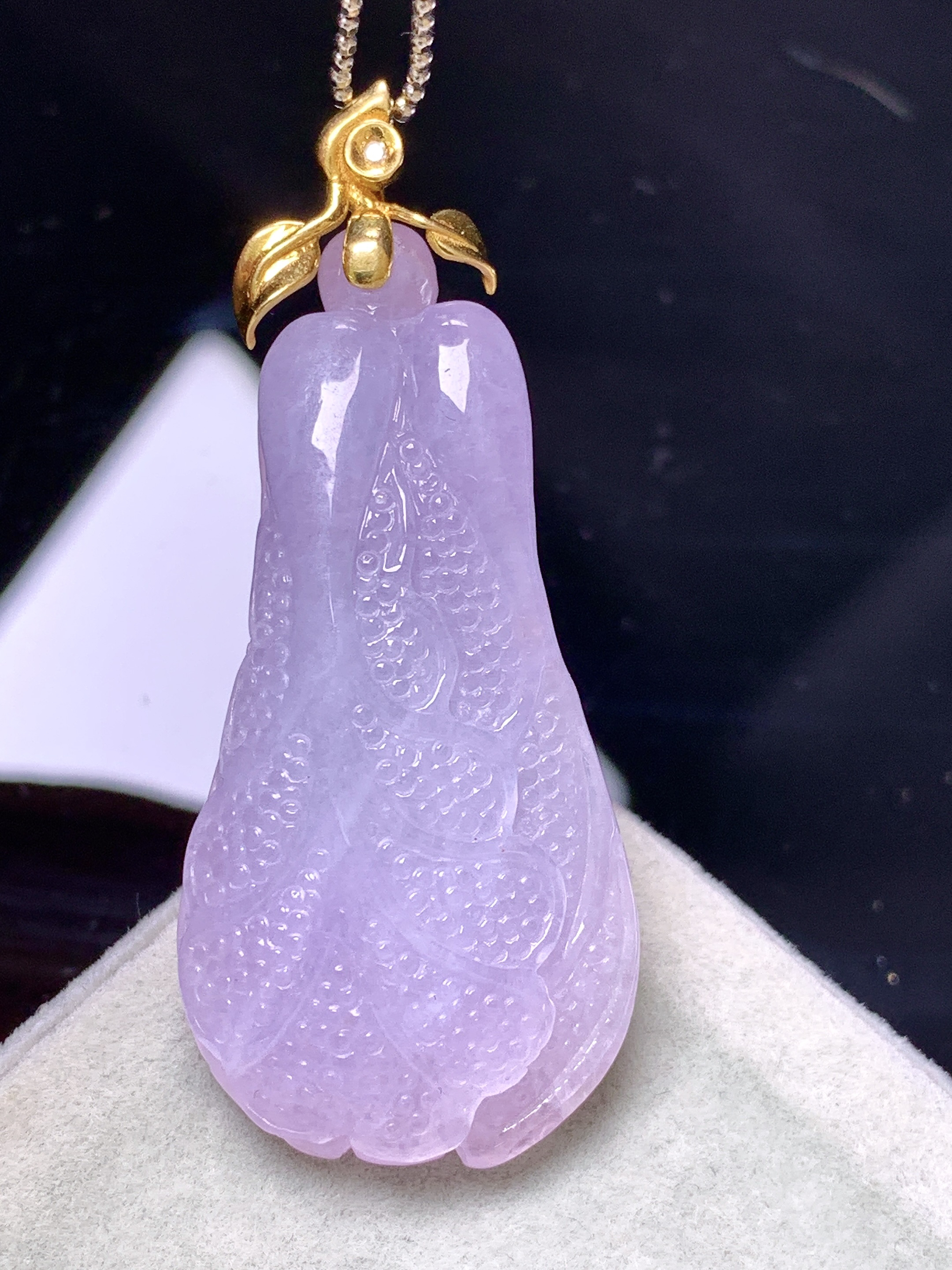 18k金镶嵌紫罗兰白菜吊坠 玉质细腻 色泽艳丽清新 整体尺寸45.5*19.2*9.2  c1