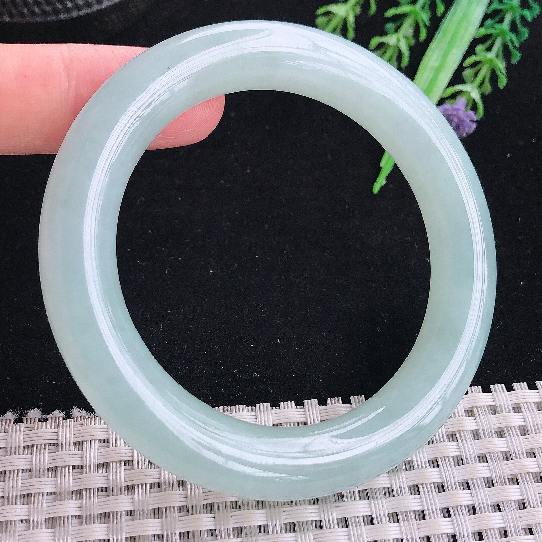 实拍A货翡翠54.8/11老坑冰纯起胶晴底天空蓝圆条手镯平安镯翡翠玉镯