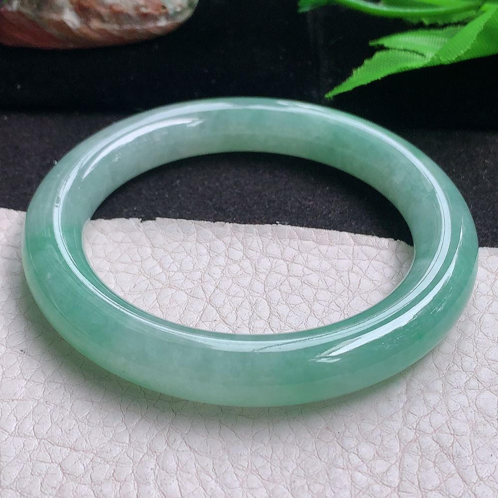 xh实拍57.5*10.5*10.7美人镯 缅甸翡翠a货玉手镯 冰飘绿圆条玉手环