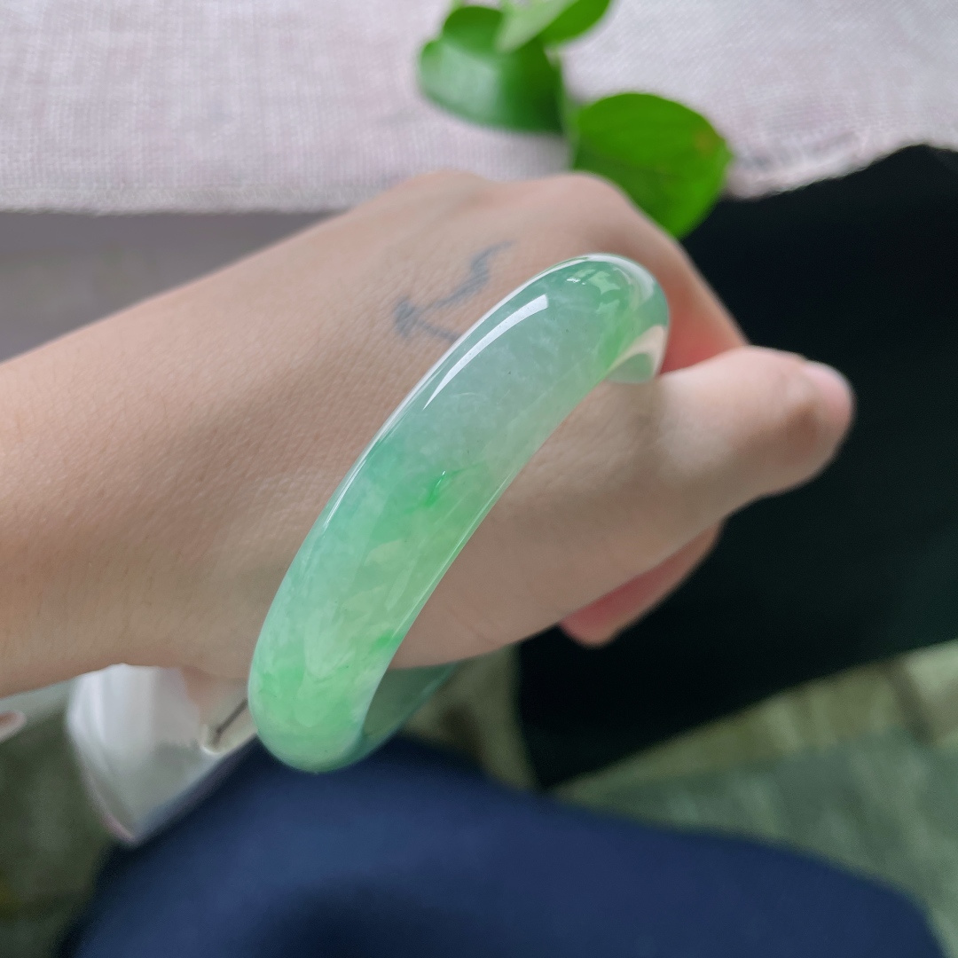 50.9/12/7.8，湖水绿正圈，种老，晶莹玉润，低调奢美，有内涵，有纹，ss53198a