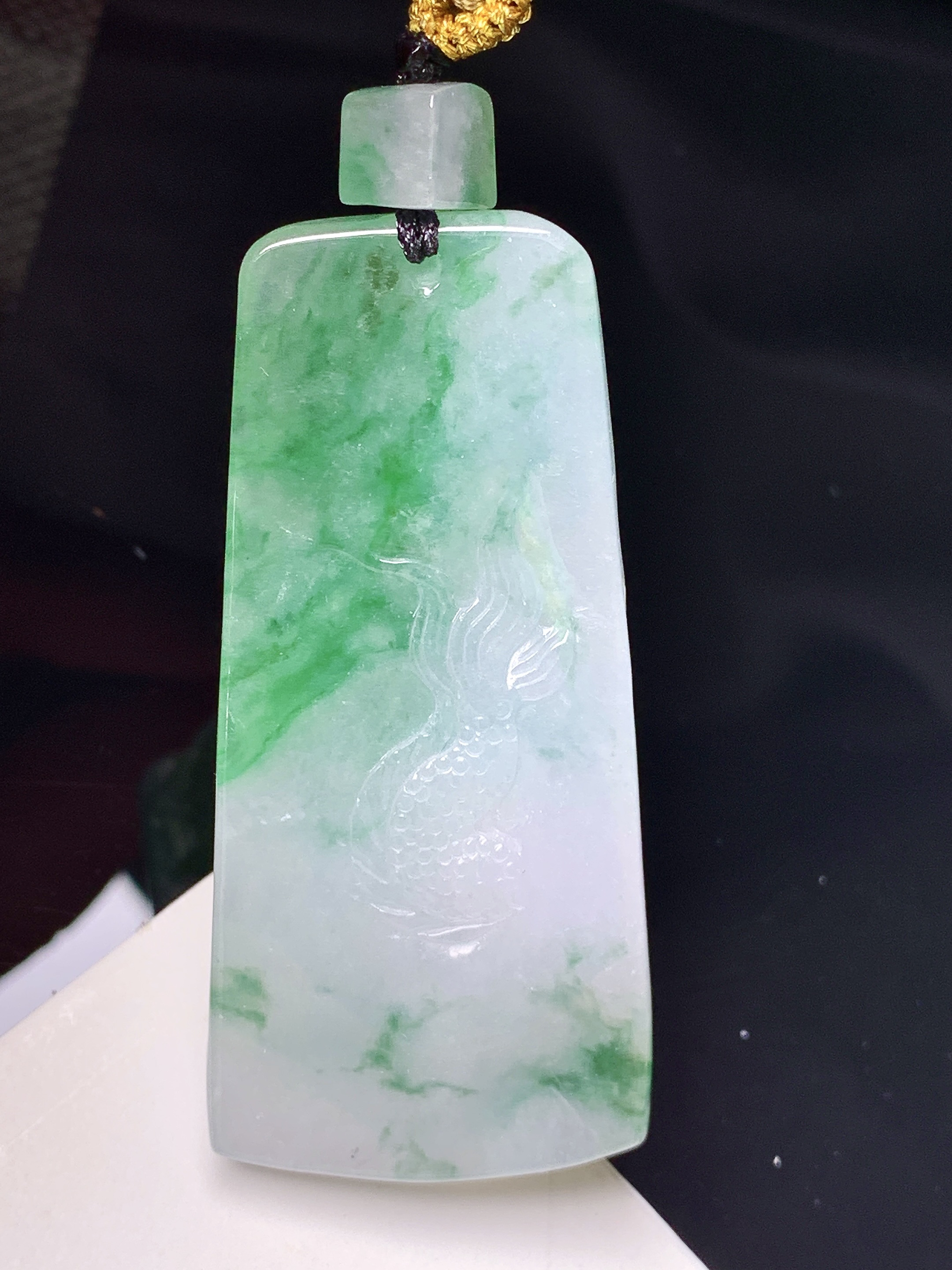 飘绿龙牌吊坠 玉质细腻 色泽艳丽清新 整体尺寸53.2*25*10 e1
