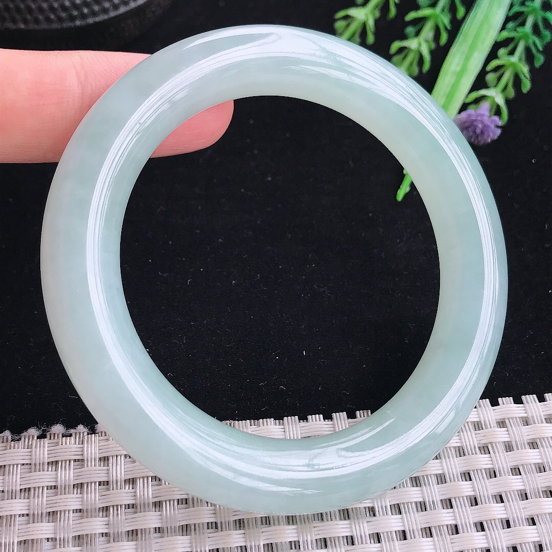 实拍A货翡翠54.8/11老坑冰纯起胶晴底天空蓝圆条手镯平安镯翡翠玉镯