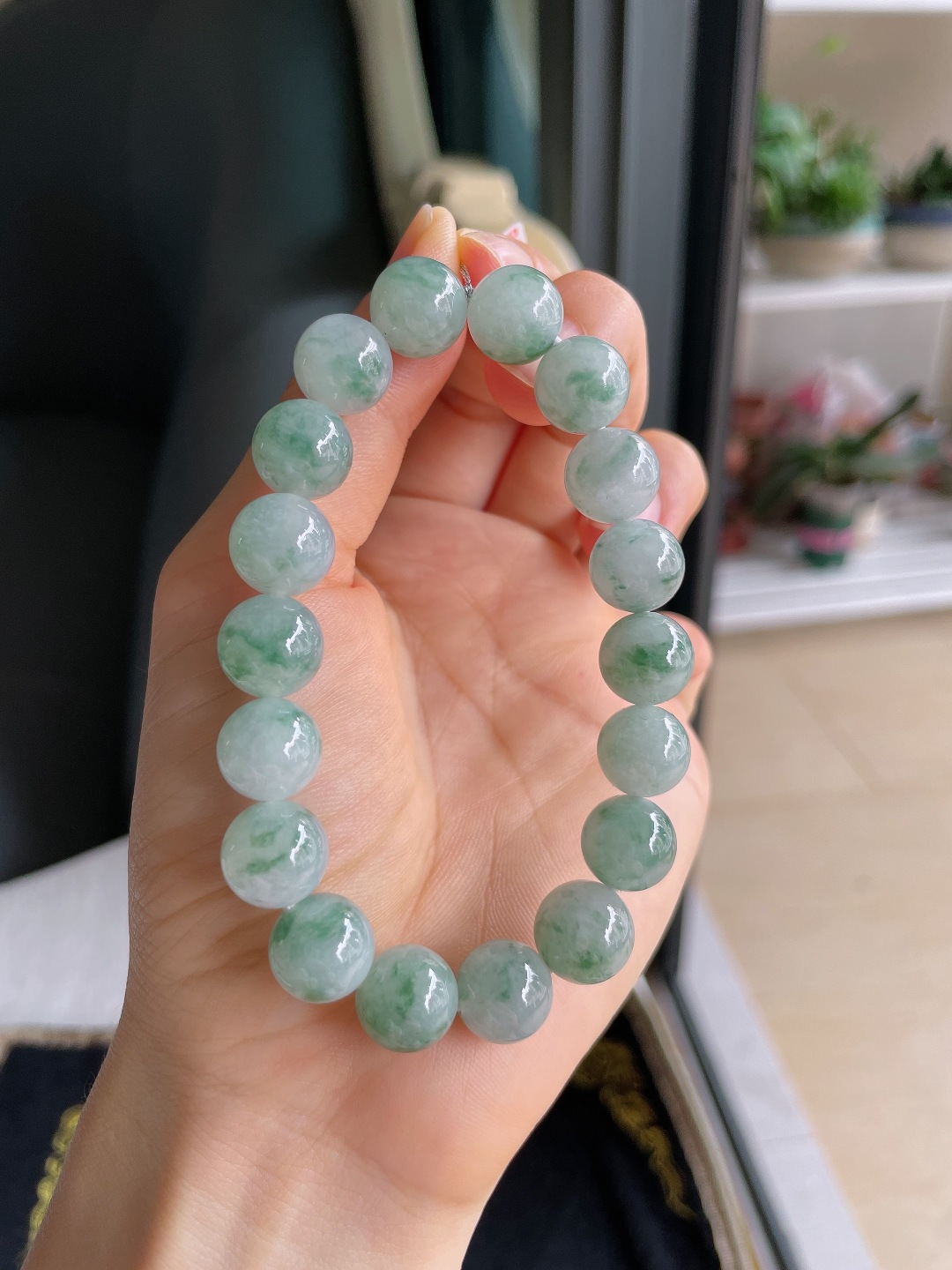 ️，天然翡翠A货，冰飘花手串，尺寸：11mm。【编3831】