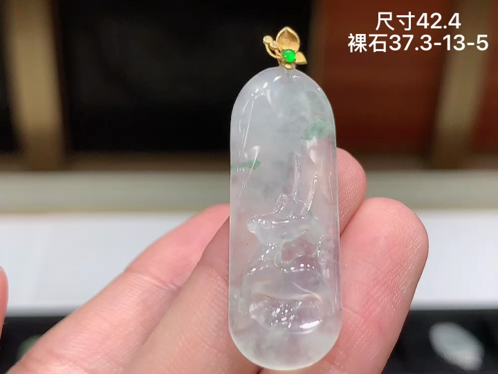 18K 冰飘花鹿牌吊坠 无裂, 尺寸，37.3-13-5