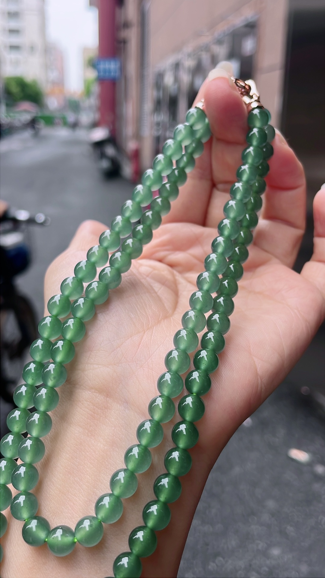 晴绿珠链 色泽浓郁，油润起胶 尺寸：6.8，100颗