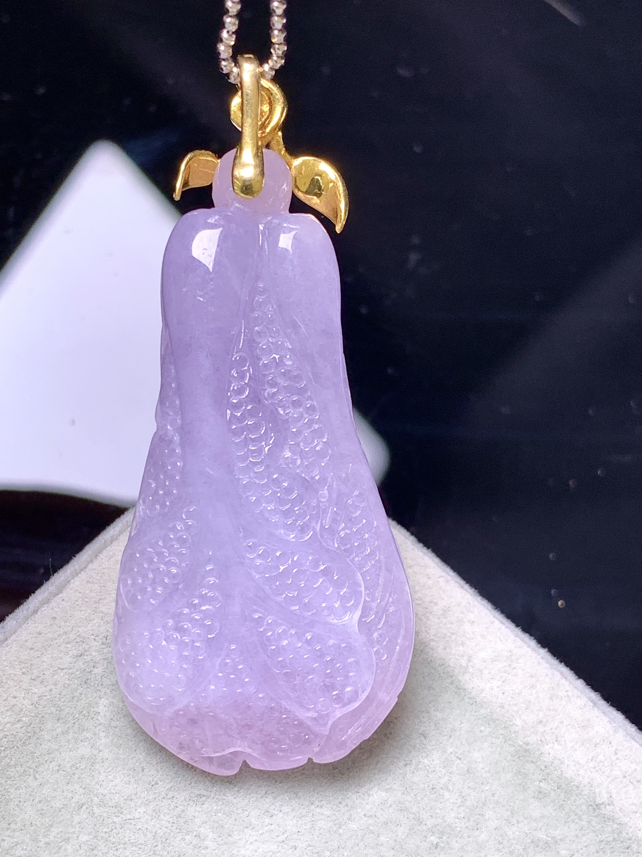 18k金镶嵌紫罗兰白菜吊坠 玉质细腻 色泽艳丽清新 整体尺寸45.5*19.2*9.2  c1