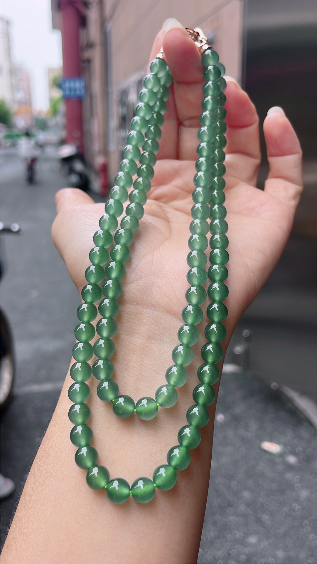 晴绿珠链 色泽浓郁，油润起胶 尺寸：6.8，100颗