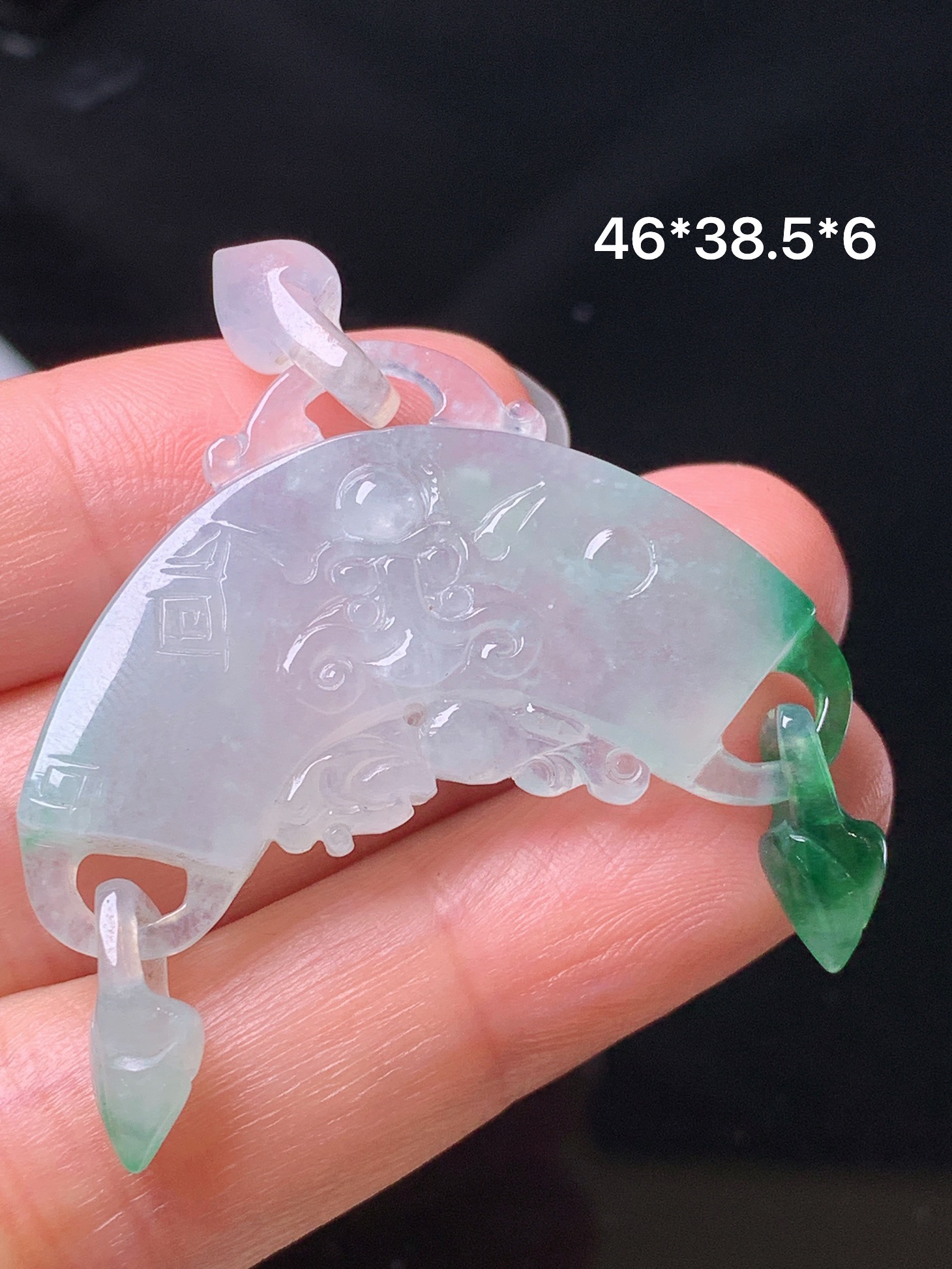 冰飘绿同心锁吊坠 玉质细腻 色泽艳丽清新 整体尺寸46*38.5*6 f4