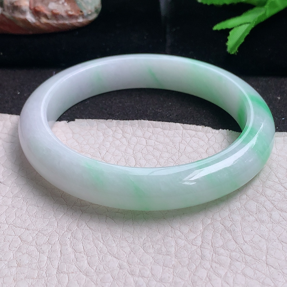 yh大圈口62*12*9白底青镯 缅甸翡翠a货玉手镯 飘阳绿正圈玉手环