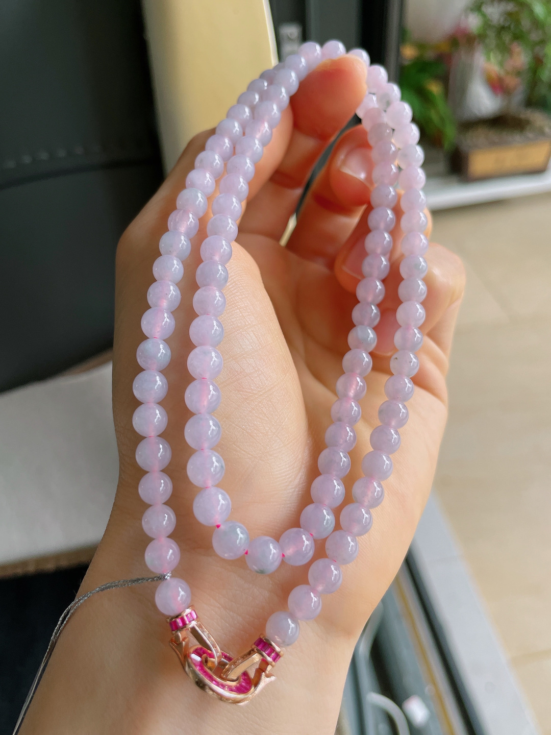 天然翡翠A货，冰飘花珠链，尺寸：5.8mm95颗。【编1777】