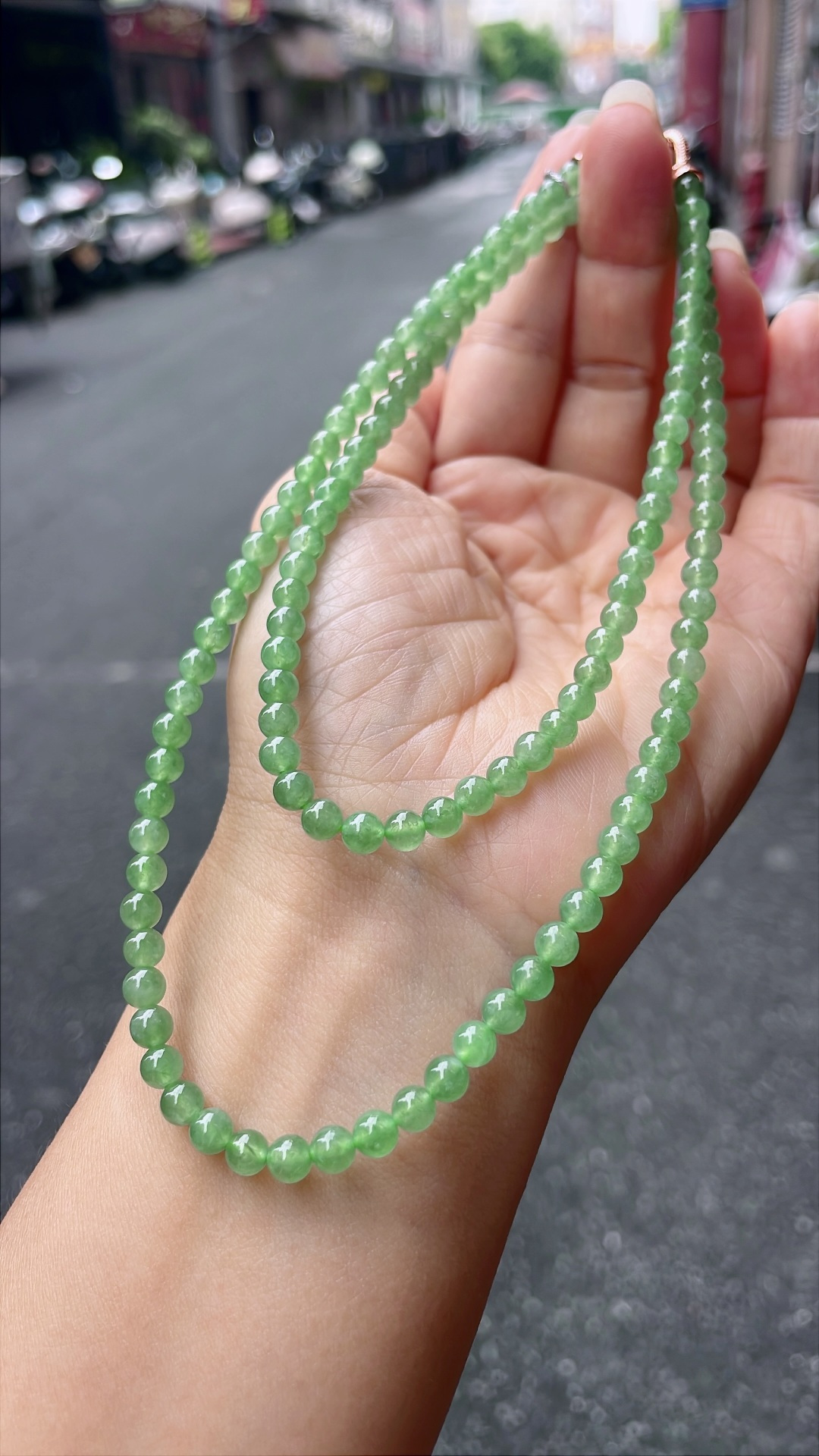 冰绿珠链 色泽甜美，珠圆玉润 尺寸：4.7，137颗