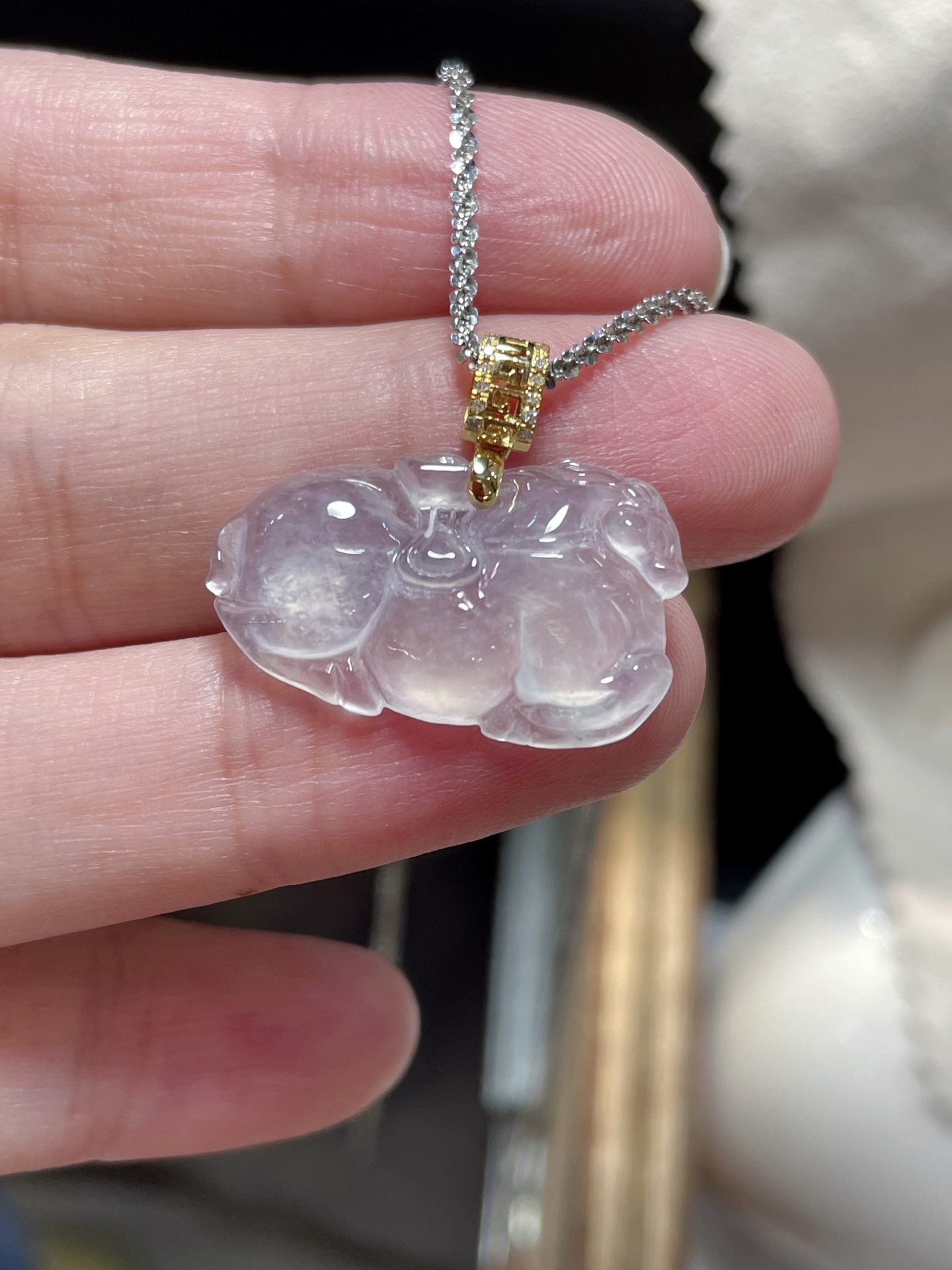 ️ 性比推荐 翡翠吊坠，种水 底色起荧光，刚性十足 18k金镶嵌设计，水润透亮，14.6-24.3