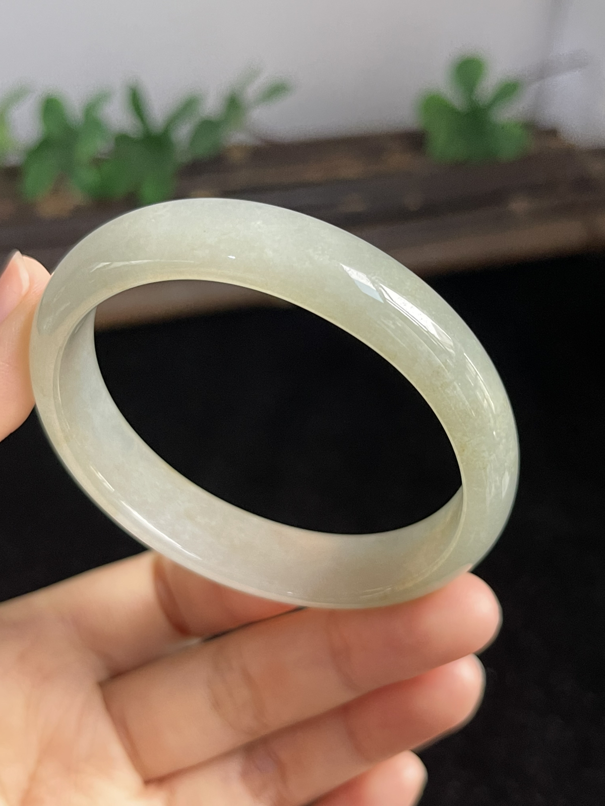 贵妃镯54.2圈口，翡翠手镯
