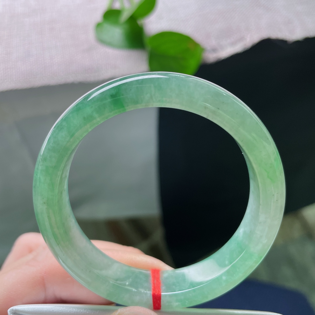 50.9/12/7.8，湖水绿正圈，种老，晶莹玉润，低调奢美，有内涵，有纹，ss53198a