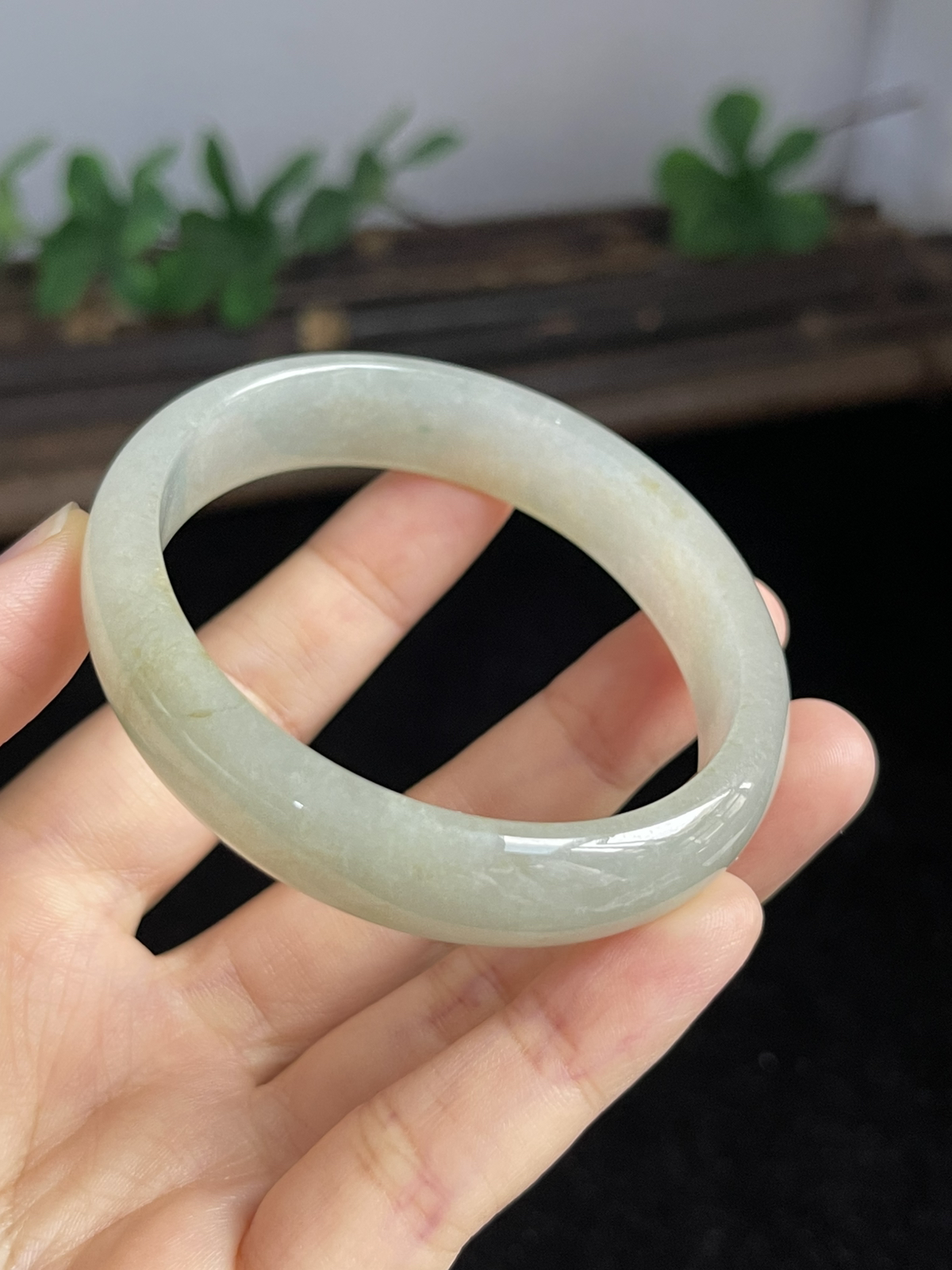 贵妃镯54.2圈口，翡翠手镯