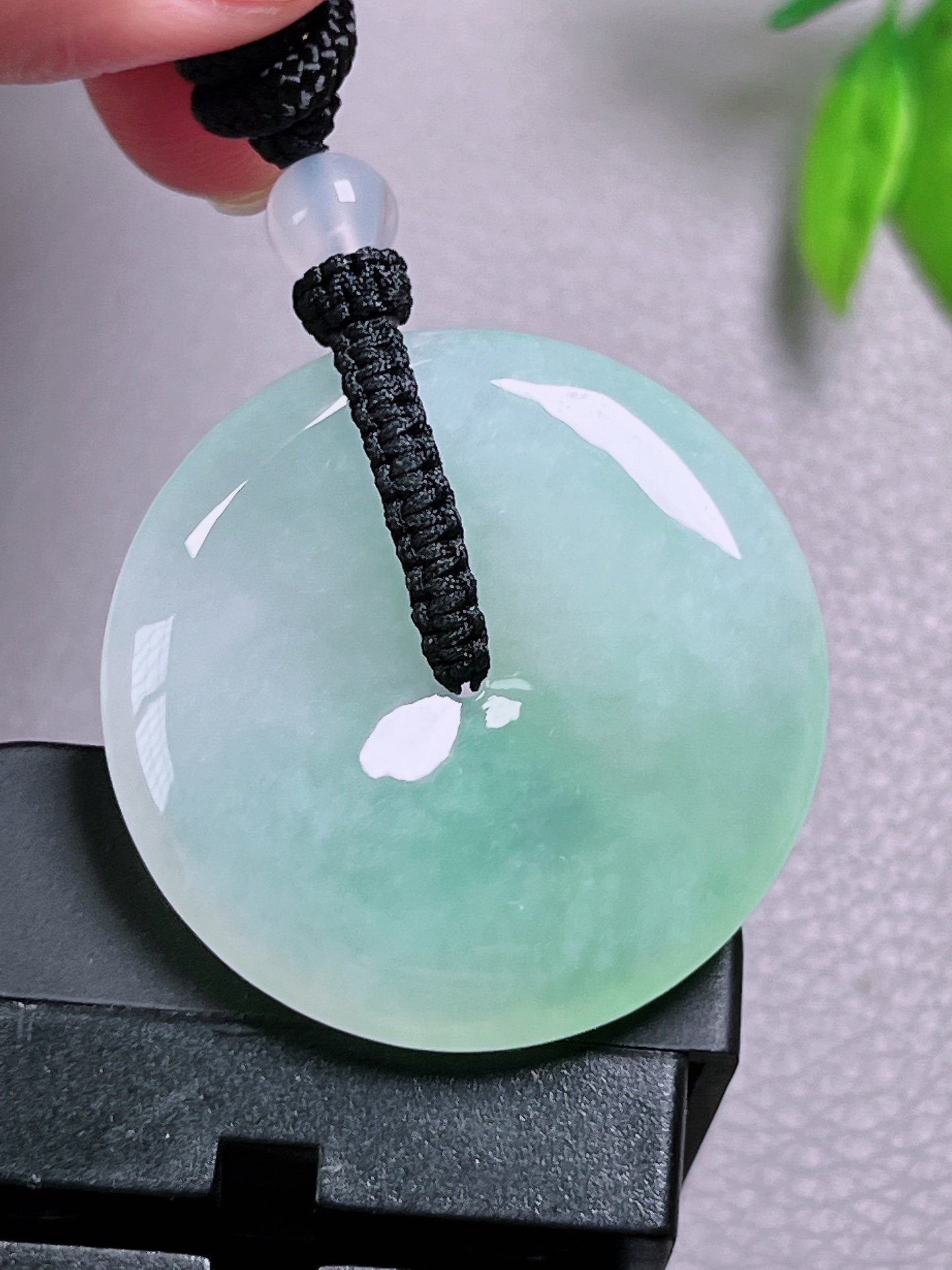 高冰种平安扣，无裂，油润清爽，起荧光，尺寸：33.9-6.1