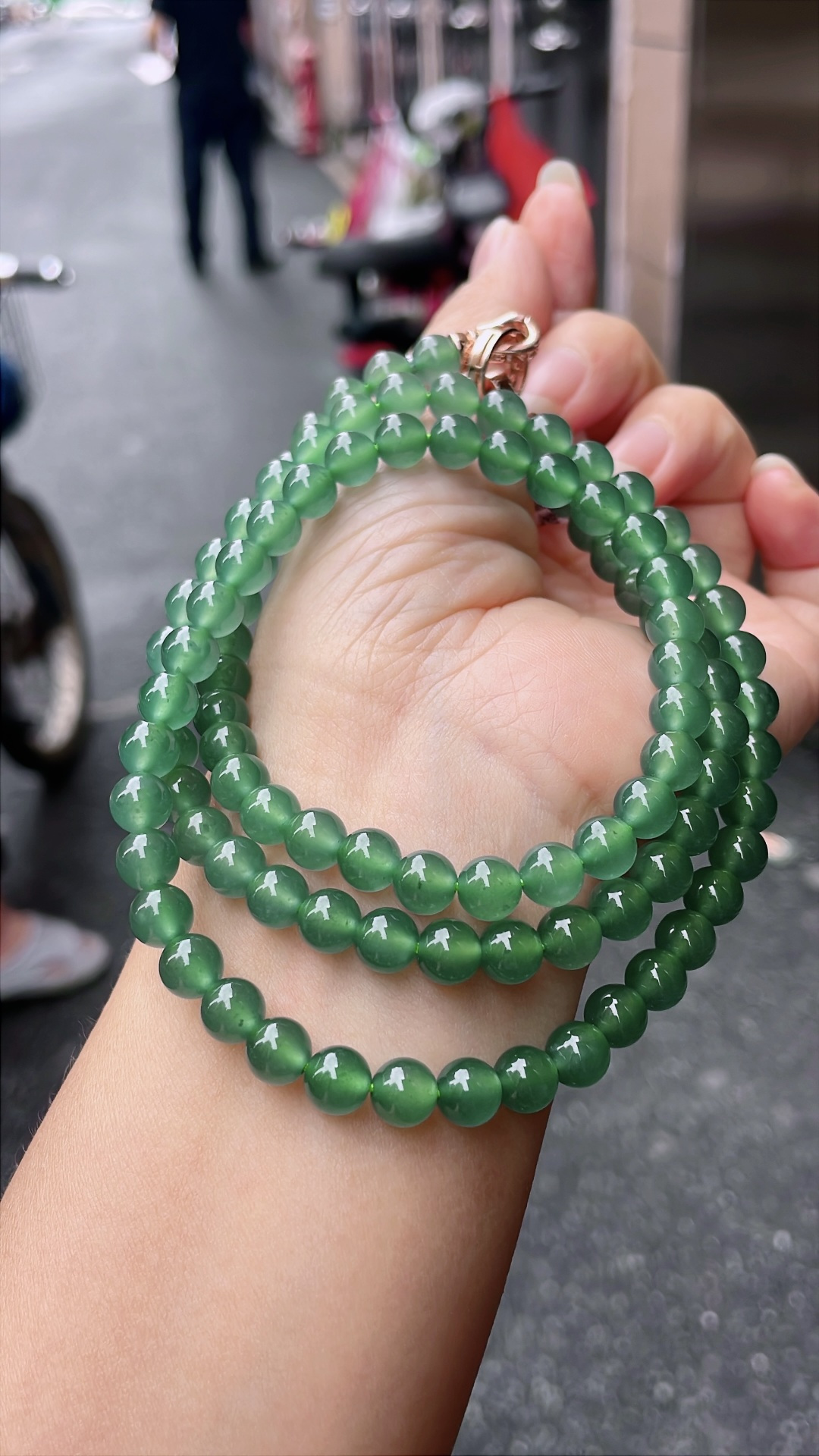 晴绿珠链 色泽浓郁，油润起胶 尺寸：6.8，100颗