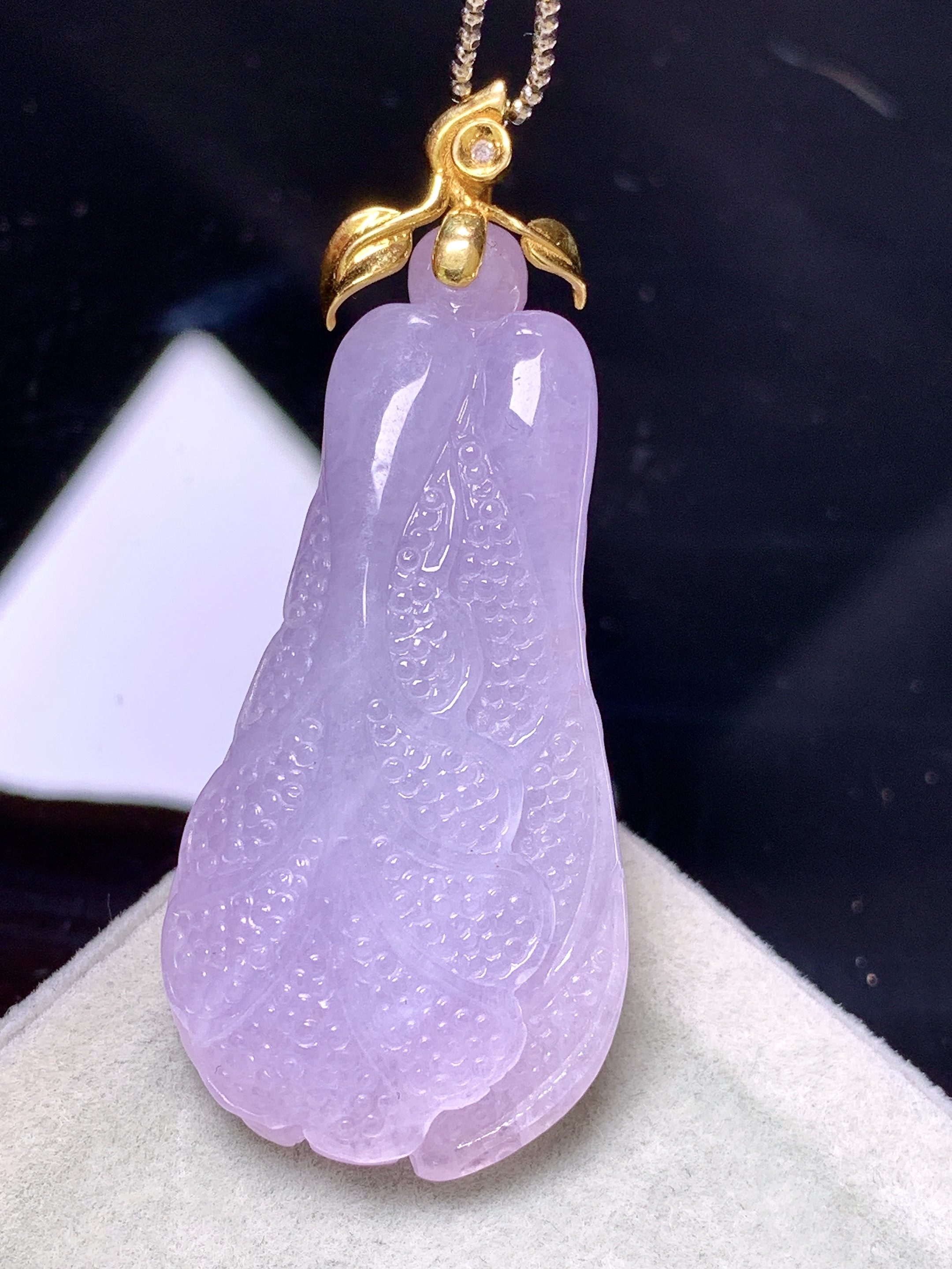 18k金镶嵌紫罗兰白菜吊坠 玉质细腻 色泽艳丽清新 整体尺寸45.5*19.2*9.2  c1