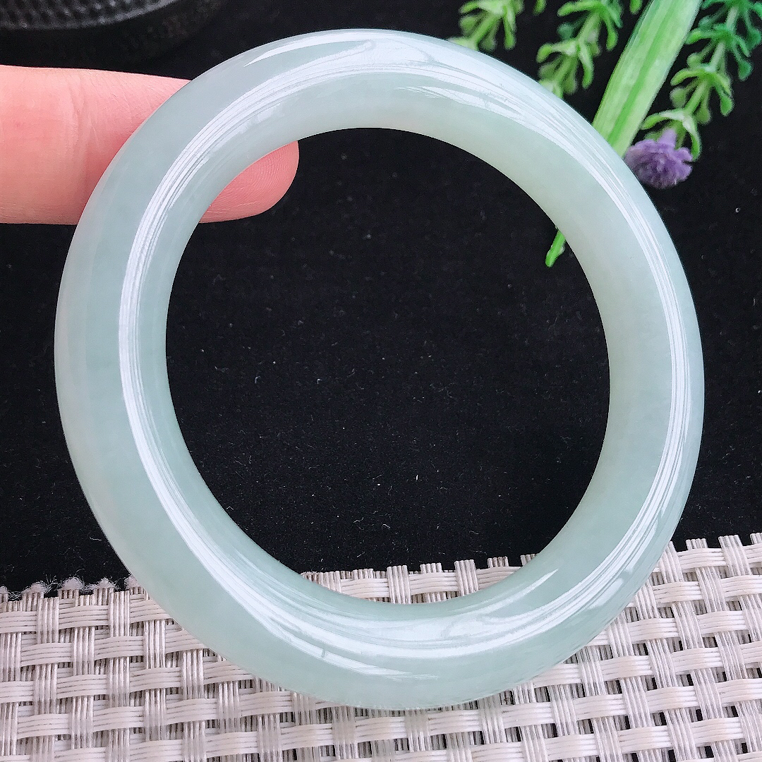 实拍A货翡翠54.8/11老坑冰纯起胶晴底天空蓝圆条手镯平安镯翡翠玉镯