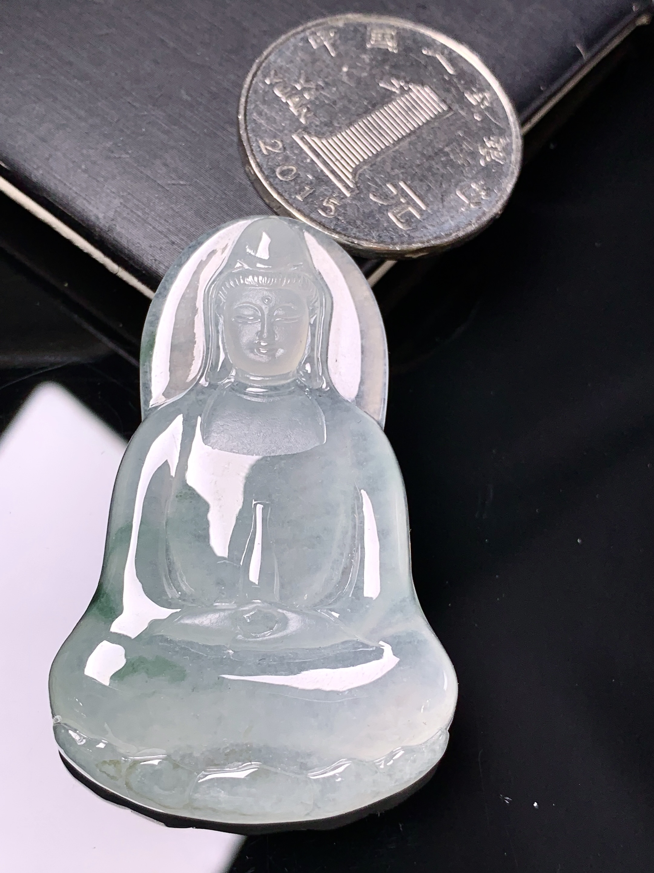 冰种观音菩萨吊坠 玉质细腻 色泽艳丽清新 整体尺寸47.3*30.2*6 d1